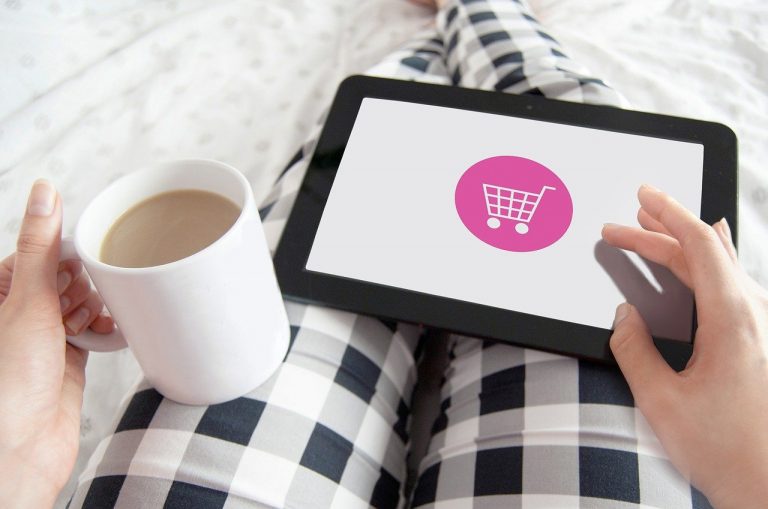 Какво пазаруваме най-често онлайн?